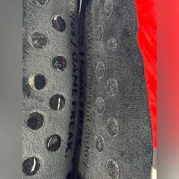 Pokemon / Pokeball - Sherpa Sock -  Ladies Size L/XL - BNWT - Picture 4 of 5